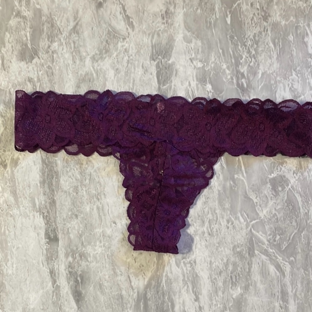New Victorias Secret Pink Thong Panty Medium